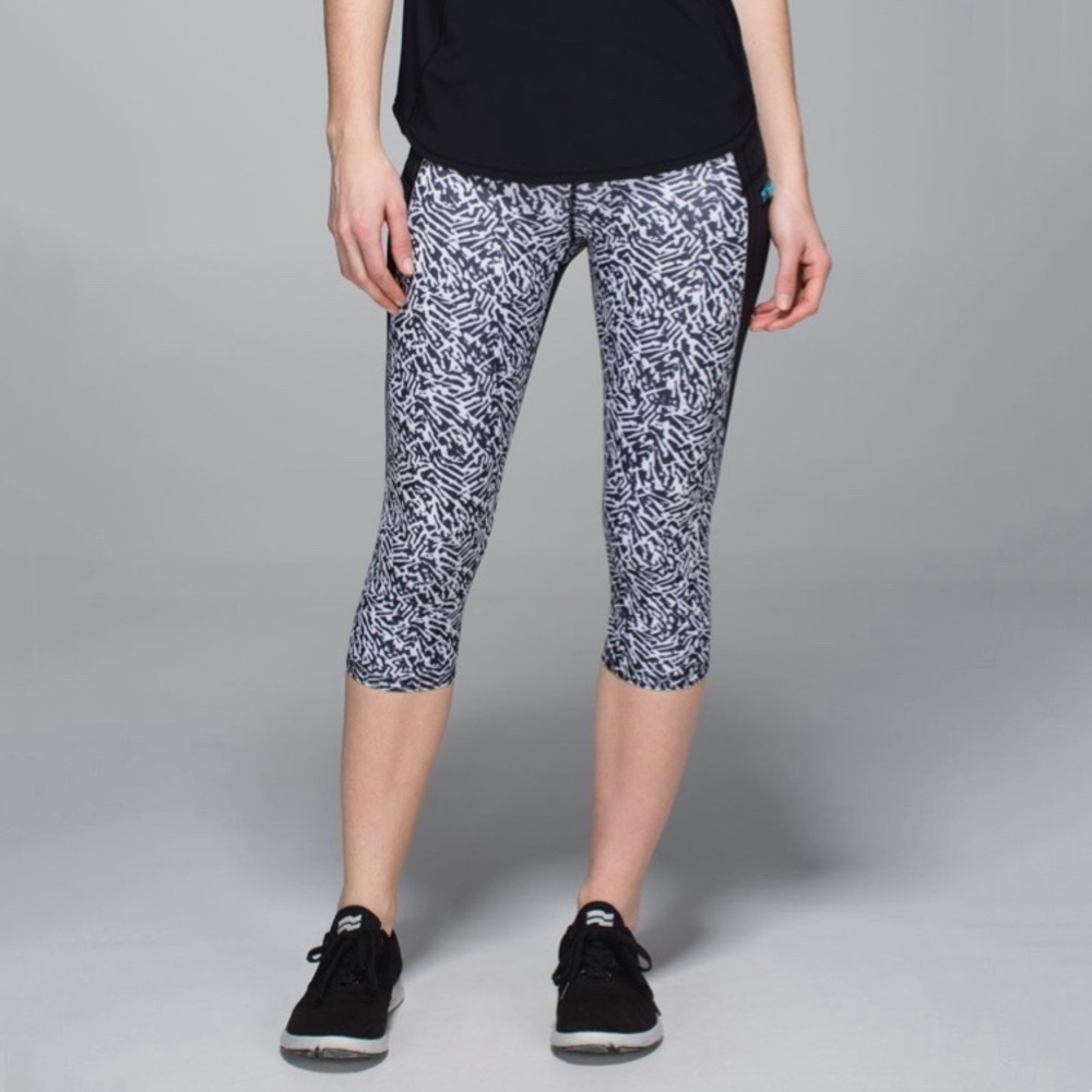 Lululemon Top Speed Cropped Running Leggings (17" Inseam)‎